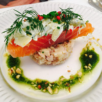 デジーノ - 連れが頼んだ前菜のサーモン