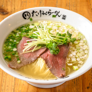 国産牛スジをじっくり煮込んだ清湯スープの「牛塩ラーメン」