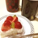 FLO  - キュウイと苺のレアチーズケーキ☺︎