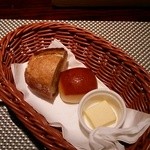 ル カフェドゥ ジョエル・ロブション 日本橋高島屋店 - ランチセットのパンとバター