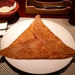 ル カフェドゥ ジョエル・ロブション 日本橋高島屋店 - ガレットコンプレット。この時点でチーズのイイ香りが♡