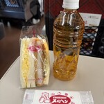 Sandwich Café おいしいメルヘン。 - 料理写真:田中の食べたのはカツサンドと玉子サンドのセットです。