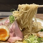 ラーメン専門店 えんまん - 弾力のある細麺
