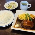 カサン - チーズハンバーグ120gのセット(ライス、サラダ、スープ付き)