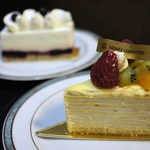 銀座メゾン アンリ・シャルパンティエ - ミルクレープオフリュイとブルーベリーのレアチーズケーキ