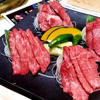 完全個室 牛の達人 private 新宿本店 - 和牛希少部位４種盛り(トモ三角・和牛リブ巻・和牛ハラミ・和牛シンシン)
