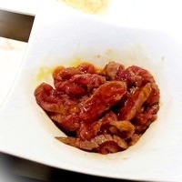 完全個室 牛の達人 private 新宿本店 - 炙りユッケ
