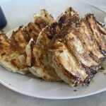 ぎょうざの店たから（亀） - 料理写真:焼き餃子5個310円、15個930円