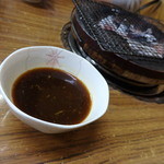 春香園 - 小樽の焼肉のタレは小鉢に入ってます。理由はそのあとで。