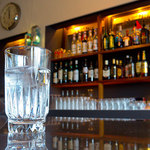 ペンローズ ダイニング - カウンターごし