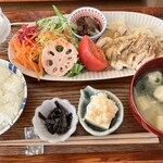 キッチン 鳶色 - お家ごはんの面持ちです