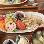 キッチン 鳶色 - たっぷり野菜も嬉しいヘルシー仕様