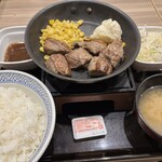 吉野家 - 料理写真:極旨牛鉄板ステーキ定食 1,498円