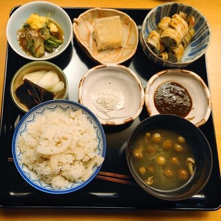 督