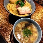自家製麺 MENSHO TOKYO - 味玉つけ麺（大） ¥880