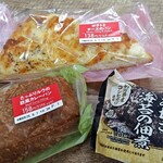 セブンイレブン - 料理写真:あおさ海苔の佃煮:198円、ポテトとチーズのパン:138円、たっぷりルゥの欧風カレーパン:158円