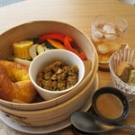 漢茶日和 tonoe - 季節の野菜と和漢薬膳キーマカレー800円＋選べる漢茶100円＋ミニシフォンケーキ100円