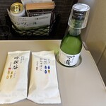 NewDays KIOSK - ドリンク写真:■一ノ蔵本醸造辛口180 ¥440:宮城を代表する銘酒「一ノ蔵」の本醸造辛口。すっきりとしたキレのある飲み口と、米のやさしい旨味が調和し、後味は爽快。冷酒で味わうと軽快な辛口が際立ち、笹かまぼこなど魚介の旨味を引き立てる食中酒としても優れた一本。