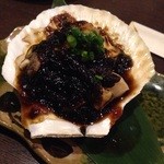 すすきのCHUBO はっぴ - ホタテ貝の真っ黒磯辺焼き(320円・別)