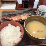 越後屋金四郎 - 鯖みりん定食。もう少し焼いて欲しかった。