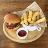 GARDEN RESTAURANT SPRING Rd. - 元祖若柳バーガーセットのハンバーガーとフライドポテト