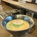 かどやラーメン - 豚骨ラーメン（白）｡