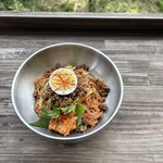 カフェ セモ - 料理写真:びぴん麺　手作りヤンニョムが自慢の甘辛ビピン麺