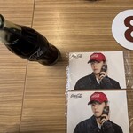 3匹のこぶた - コーラ 220円　手持ちの番号札　もらったポストカードは誰だか知らんが画像検索したらB○Sのキ○テヒョン