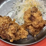 廣島つけ麺本舗 ばくだん屋 - 鶏むねから揚げ2個300円。後で2個追加しました。