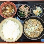 ゆで太郎 - 料理写真:もつ煮定食 900円