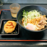 ゆで太郎 - 料理写真:坦々風冷しうどん780円、クーポンコロッケ