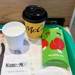 マクドナルド - ドリンク写真:アップルパイ140円、ホットコーヒー140円
