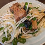 開拓 - 料理写真:レバニラ炒めはレバーが厚い