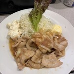 雄太 - お目当ての鯖の塩焼き¥1.000は売切れ・・・、
✅ 豚生姜焼き定食¥1.100❗️
※ご飯(普通でも大盛りレベル)、味噌汁、小鉢、漬物付
※キャッシュオンリー