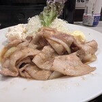雄太 - お目当ての鯖の塩焼き¥1.000は売切れ・・・、
✅ 豚生姜焼き定食¥1.100❗️
※ご飯(普通でも大盛りレベル)、味噌汁、小鉢、漬物付
※キャッシュオンリー
