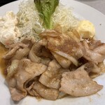 雄太 - お目当ての鯖の塩焼き¥1.000は売切れ・・・、
✅ 豚生姜焼き定食¥1.100❗️
※ご飯(普通でも大盛りレベル)、味噌汁、小鉢、漬物付
※キャッシュオンリー