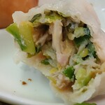 萬和樓 - 餡はみっちり。そのままいくのが正解と思います....