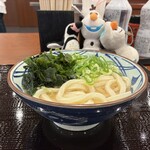 丸亀製麺 - 冷たい旨塩うどん並　590円(税込)   ※横からも