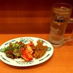 日高屋 - 料理写真:「ウォッカ ソーダ割り」(300円)と「三品盛合わせ」(370円)