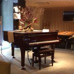 ワ カフェ エイム - 自動ピアノがショパン、サティ、ベトさんを奏でる。