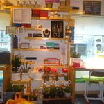 꽃다방 정다운 공간 - 花のほかにもママさんの手作りのネックレスやブレスレット、
          ピアスなどを　販売しています。