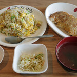 ぎょうざの店 ひょうたん - 料理写真:ぎょうざ+炒飯定食