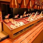 はなまるうどん - 店内（惣菜、種類が少ない・・）