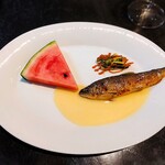 ラ・ボンヌターブル - 鮎のコンフィ、白ポルト酒のブールブラン、西瓜、ズッキーニ