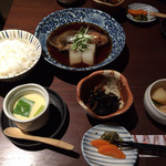 こめこめ - こめこめランチで魚を選択！カレーの煮付けが
                                あんまり美味しくて、ぱくぱく食べてしまいました。これで¥820は安いとおもうな〜