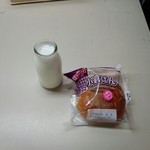 パンと牛乳の店 ミルクスタンド - 