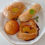 メゾンドルヴァン - ピスタチオのクリームパン・カレーパン・りんごデニッシュ・スコーン