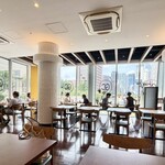ゴントラン シェリエ - 店舗内観（2階カフェスペース）