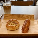 ゴントラン シェリエ - アイスカフェラテ
            卵とベーコンのディジョンマスタード
            ルレ・ソーセージ
