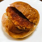 ペンギンベーカリー - 料理写真:コロッケバーガー（￥400）
